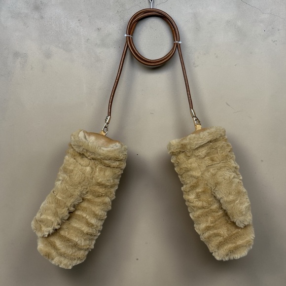 Max Mara Women's Ombrato Teddy Mittens - Picture 3 of 6